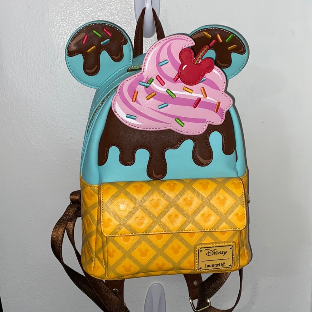 NWOT Disney Mickey and Minnie Mouse Sweets Ice Cream Double Strap Shoulder bag